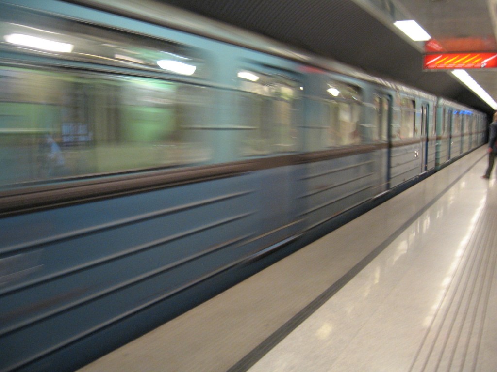 O que podemos aprender ao observar diferentes comportamentos de pessoas que circulam pelo metrô de São Paulo?