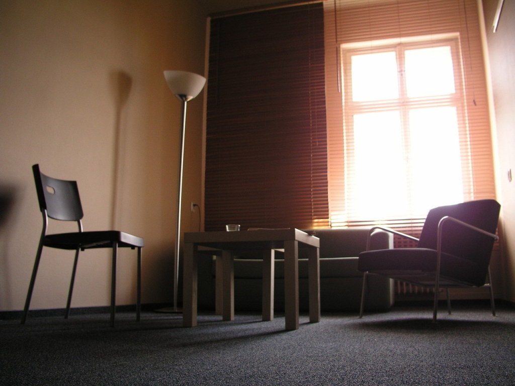 Qual a real expectativa de que idosos coabitantes em um mesmo residencial possam estabelecer vínculos significativos?